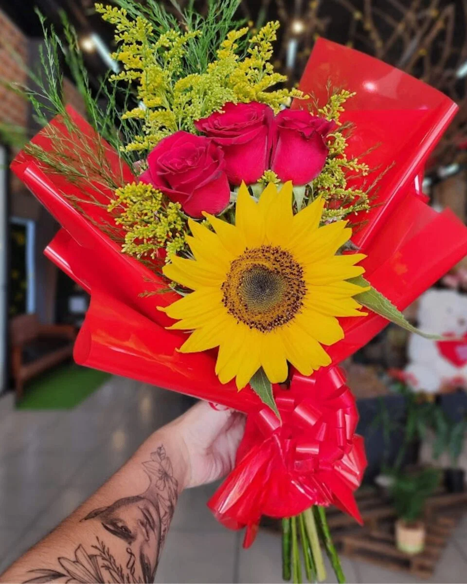 Trio de Rosas com Girassol